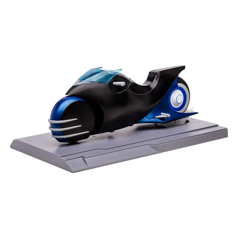 DC Direct BTAS Batcycle jármű termékfotó