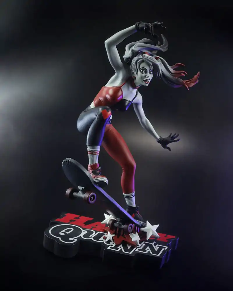 DC Direct Harley Quinn: Red, White & Black Statue 1/10 Harley Quinn by Ivan Tao 20 cm termékfotó