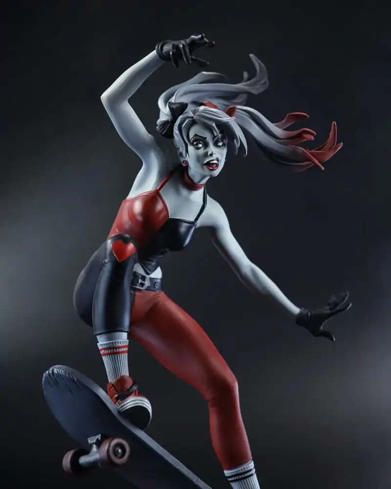 DC Direct Harley Quinn: Red, White & Black Statue 1/10 Harley Quinn by Ivan Tao 20 cm termékfotó