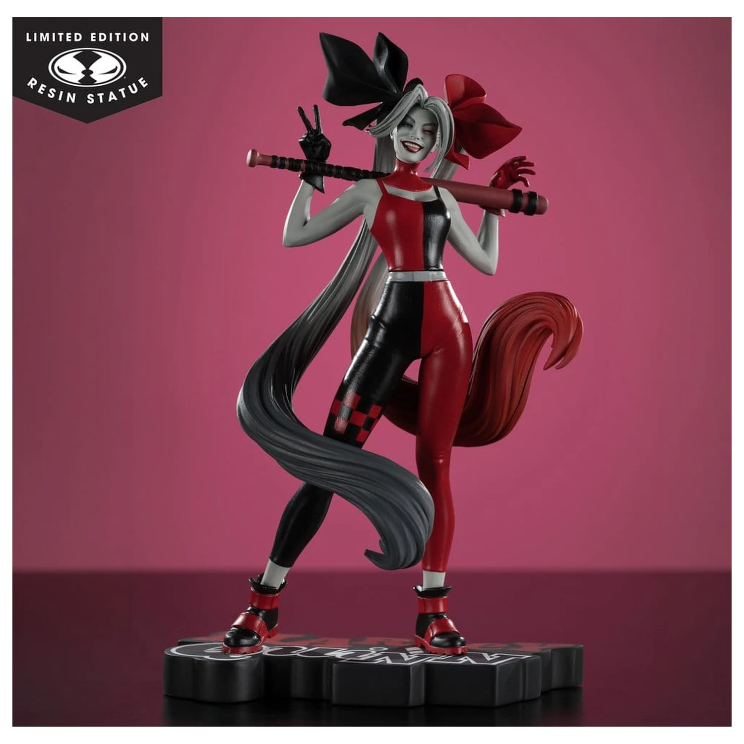 DC Direct Harley Quinn: Red, White & Black szobor figura 1/10 Harley Quinn by Alex Garner 21 cm termékfotó