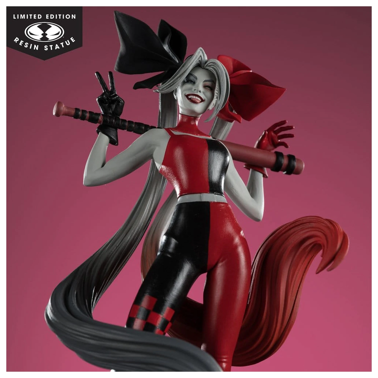 DC Direct Harley Quinn: Red, White & Black szobor figura 1/10 Harley Quinn by Alex Garner 21 cm termékfotó