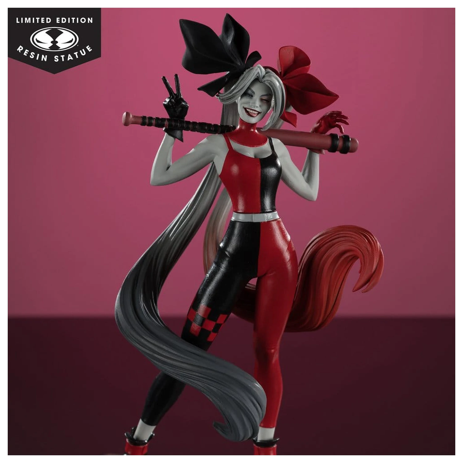 DC Direct Harley Quinn: Red, White & Black szobor figura 1/10 Harley Quinn by Alex Garner 21 cm termékfotó