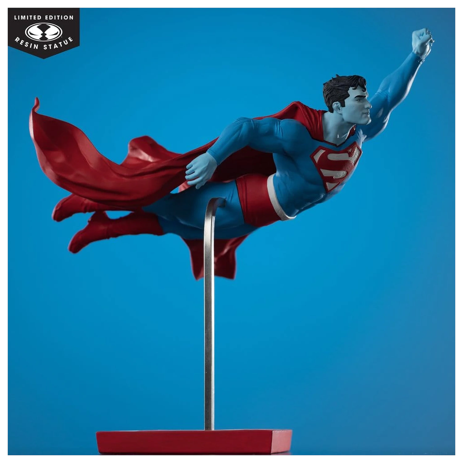 DC Direct Superman Red & Blue 1/10 Superman by Lee Bermejo szobor figura 26 cm termékfotó