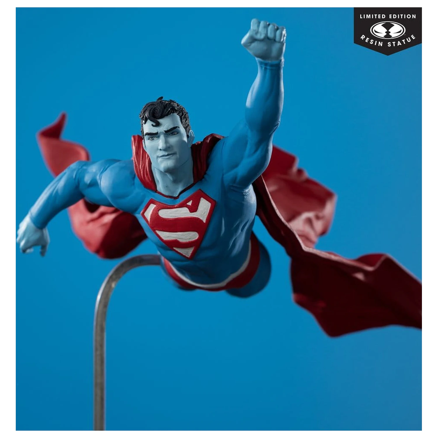 DC Direct Superman Red & Blue 1/10 Superman by Lee Bermejo szobor figura 26 cm termékfotó