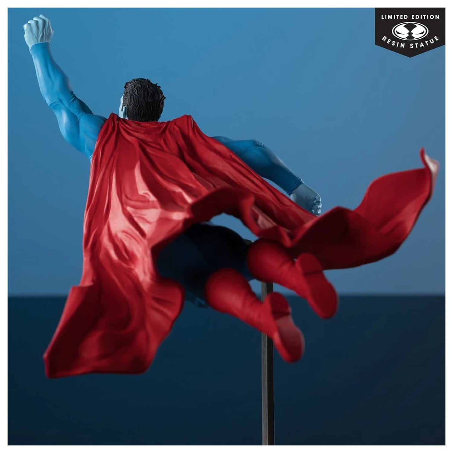 DC Direct Superman Red & Blue 1/10 Superman by Lee Bermejo szobor figura 26 cm termékfotó