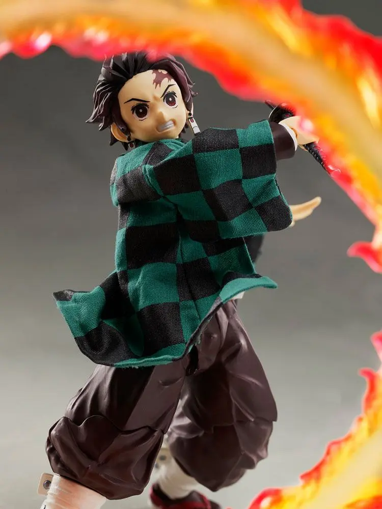 Demon Slayer: Kimetsu no Yaiba  1/12 Tanjiro Kamado akciófigura14 cm termékfotó