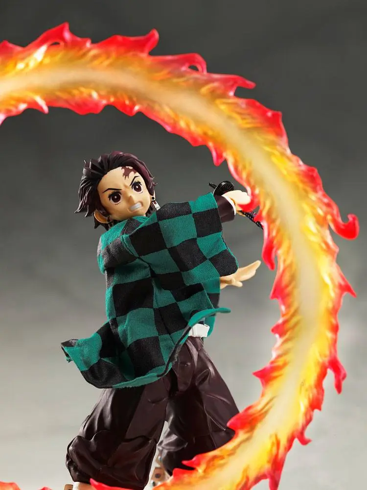 Demon Slayer: Kimetsu no Yaiba  1/12 Tanjiro Kamado akciófigura14 cm termékfotó
