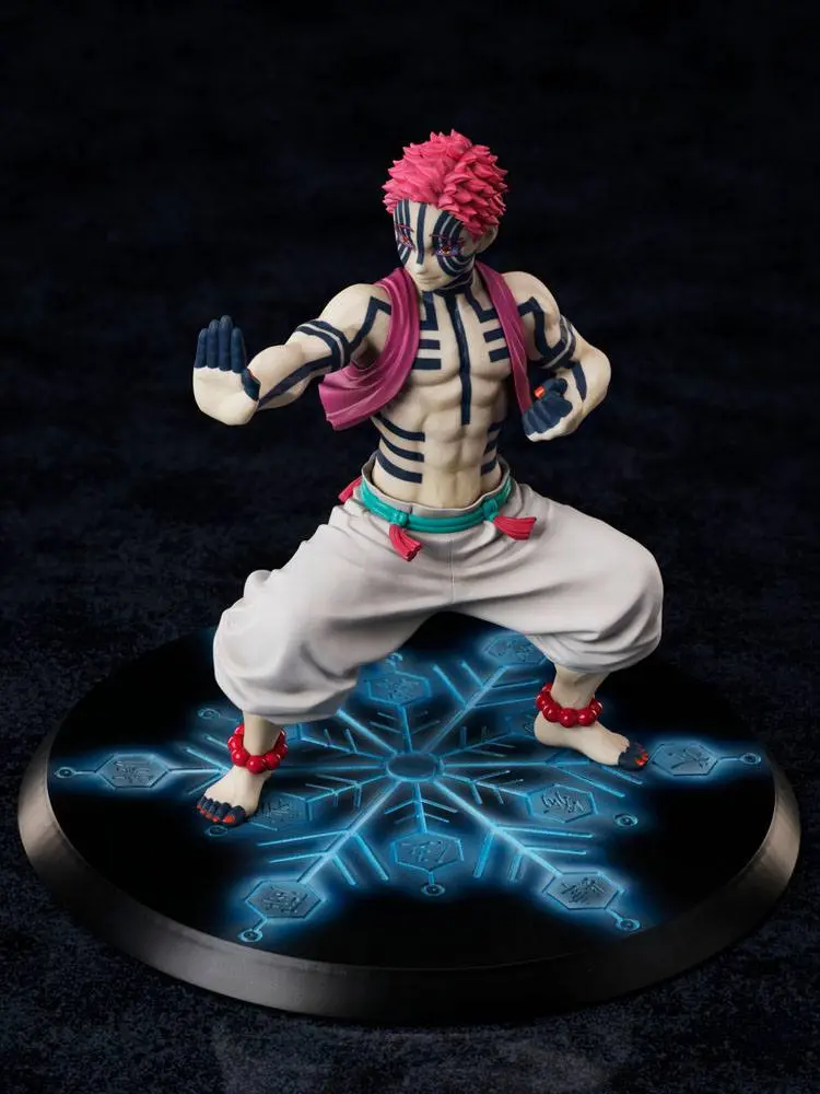 Demon Slayer: Kimetsu no Yaiba 1/8 Akaza szobor figura 19 cm termékfotó