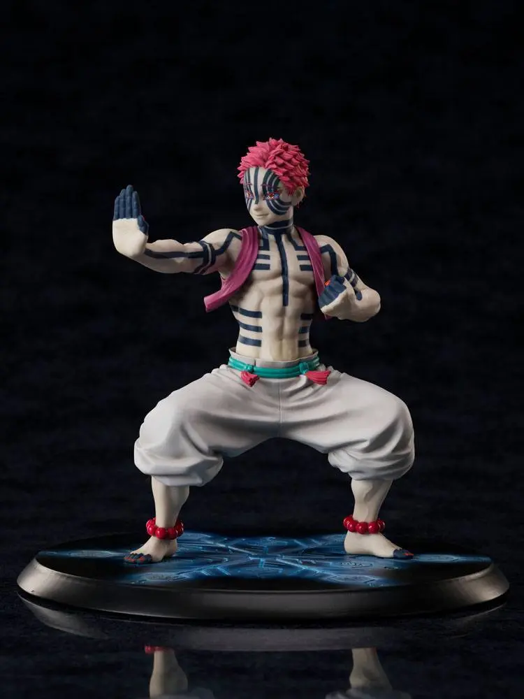 Demon Slayer: Kimetsu no Yaiba 1/8 Akaza szobor figura 19 cm termékfotó
