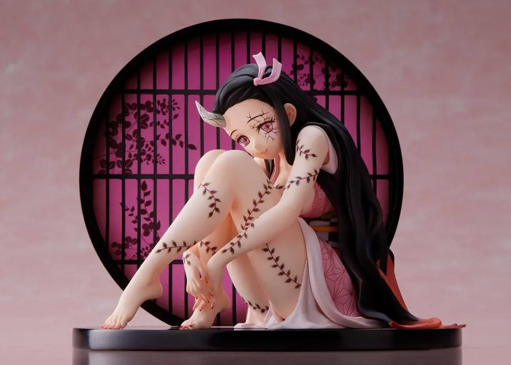 Demon Slayer: Kimetsu no Yaiba 1/8 Entertainment District Arc Nezuko Kamado (Demon Form Advancing Version) szobor figura 12 cm termékfotó