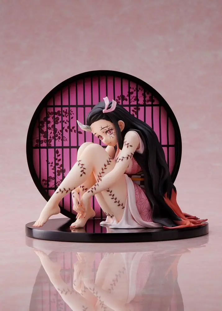 Demon Slayer: Kimetsu no Yaiba 1/8 Entertainment District Arc Nezuko Kamado (Demon Form Advancing Version) szobor figura 12 cm termékfotó