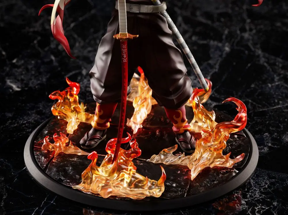 Demon Slayer: Kimetsu no Yaiba 1/8 Mugen Train Kyojuro Rengoku szobor figura 20 cm termékfotó