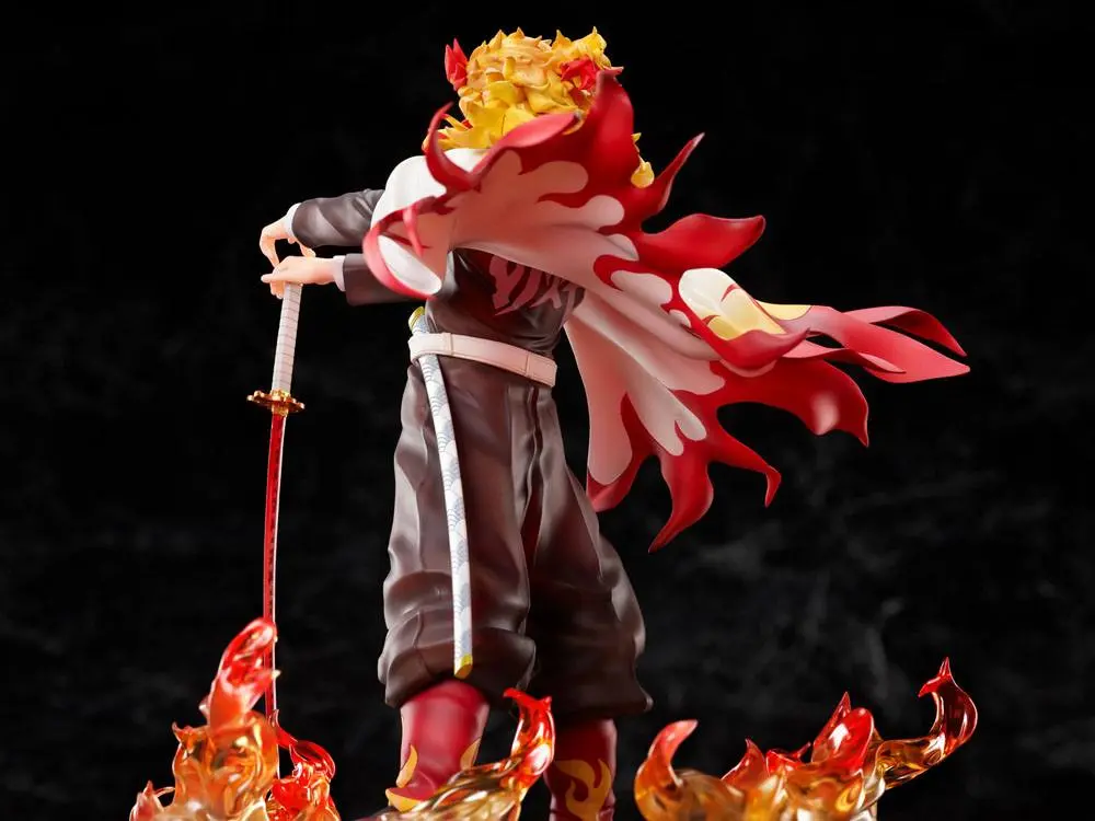 Demon Slayer: Kimetsu no Yaiba 1/8 Mugen Train Kyojuro Rengoku szobor figura 20 cm termékfotó