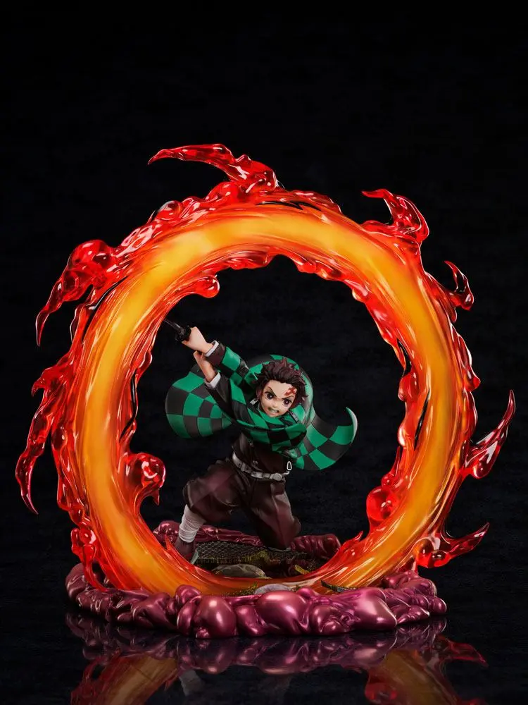 Demon Slayer: Kimetsu no Yaiba 1/8 Tanjiro Kamado szobor figura 28 cm termékfotó