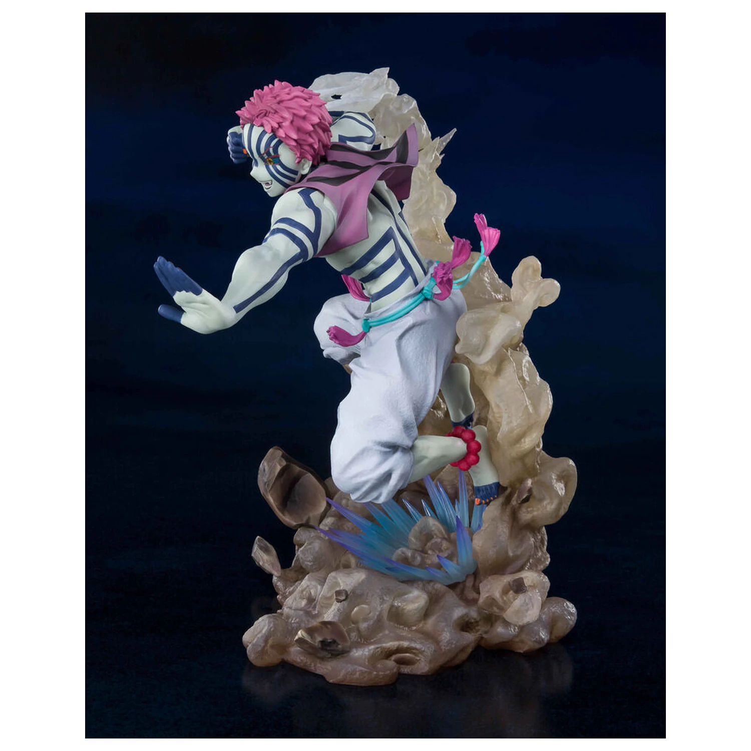 Demon Slayer Kimetsu No Yaiba Akaza Upper Three S.H. Figurarts figura 17cm termékfotó