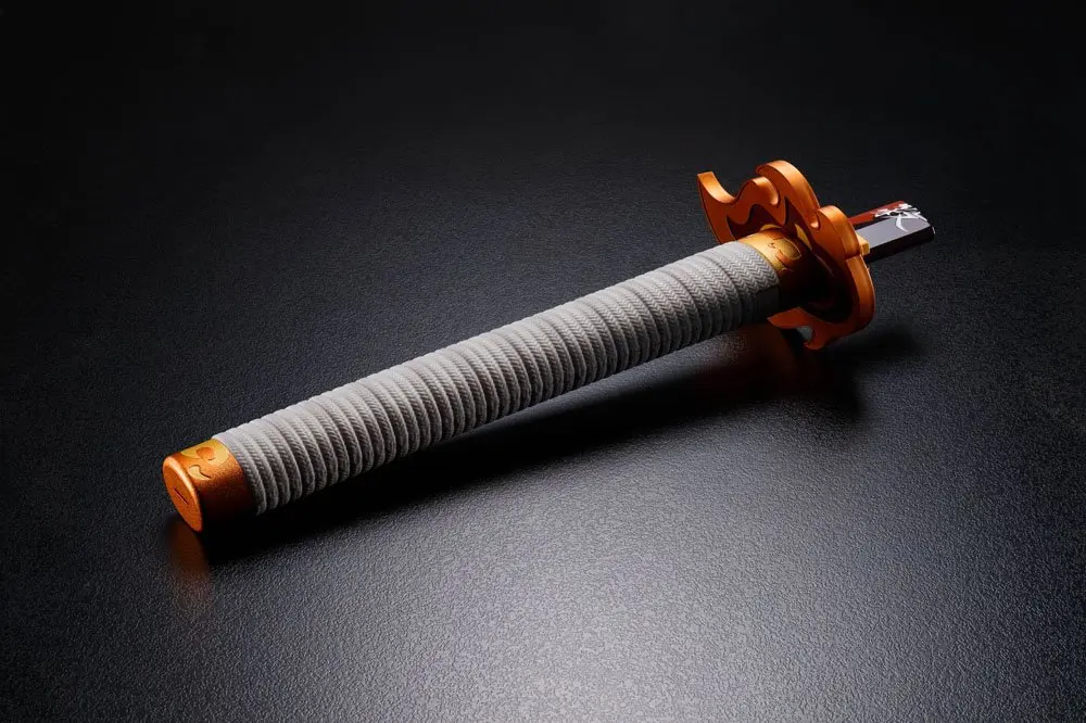 Demon Slayer: Kimetsu no Yaiba Proplica 1/1 ABS Plastic Broken Nichirin Sword (Kyojuro Rengoku) replika 31 cm termékfotó