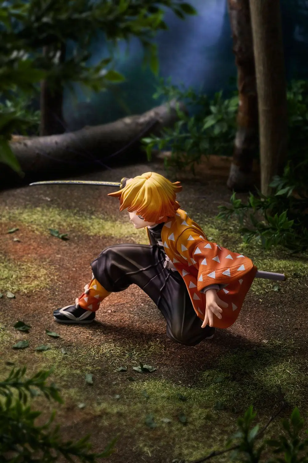 Demon Slayer: Kimetsu no Yaiba szobor figura 1/8 Zenitsu Agatsuma 12 cm termékfotó