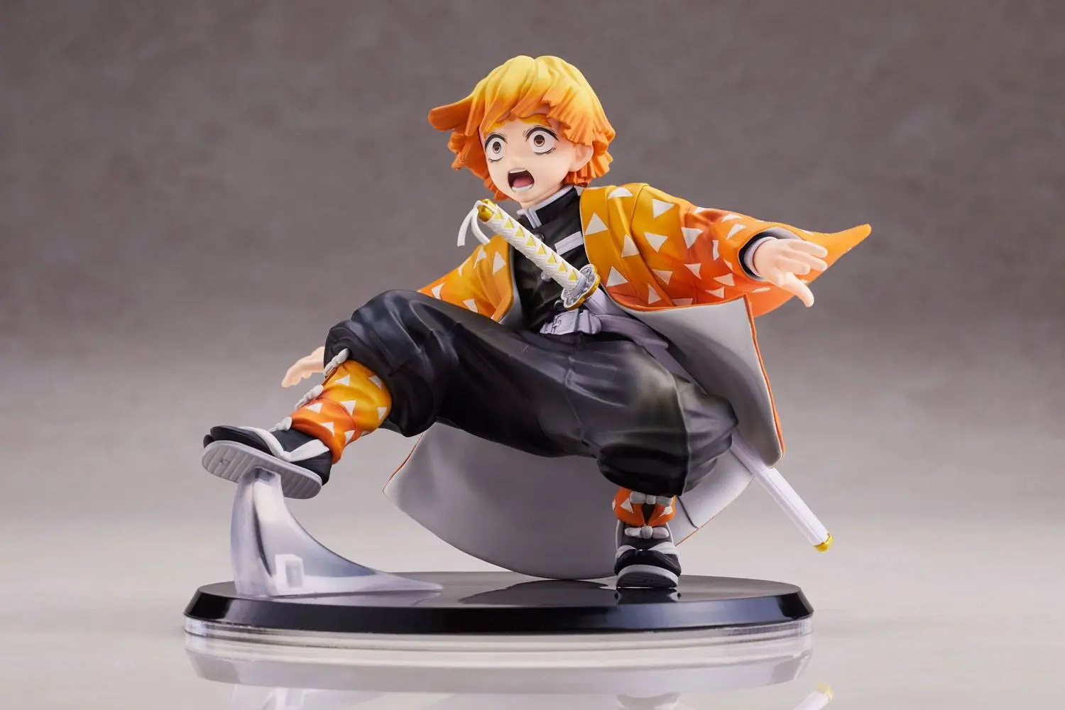 Demon Slayer: Kimetsu no Yaiba szobor figura 1/8 Zenitsu Agatsuma 12 cm termékfotó