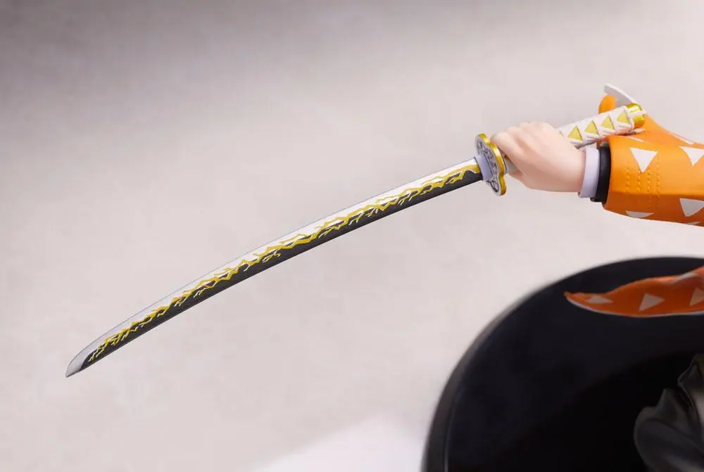 Demon Slayer: Kimetsu no Yaiba szobor figura 1/8 Zenitsu Agatsuma 12 cm termékfotó