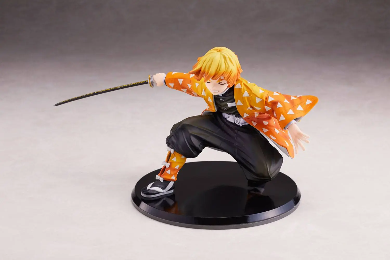 Demon Slayer: Kimetsu no Yaiba szobor figura 1/8 Zenitsu Agatsuma 12 cm termékfotó