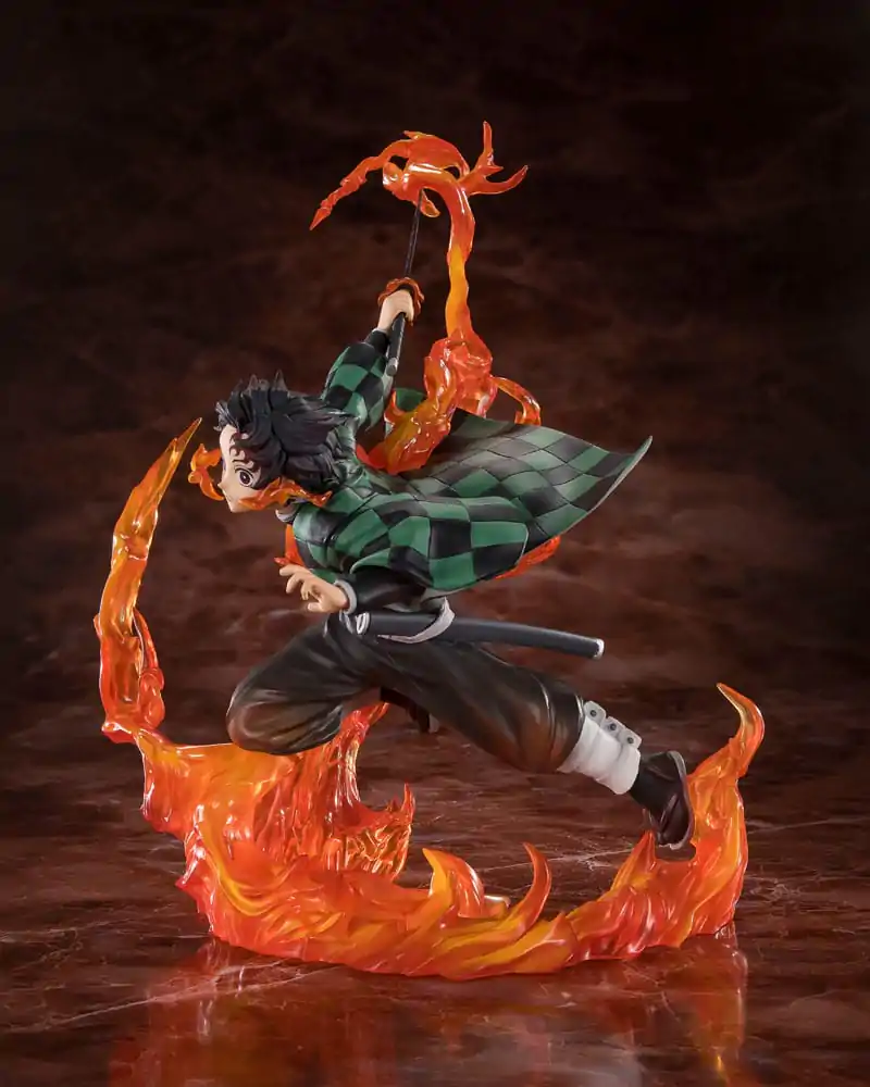 Demon Slayer Kimetsu no Yaiba Tanjiro Kamado Kyojuro Rengokus Sword Guard figura 19,5cm termékfotó