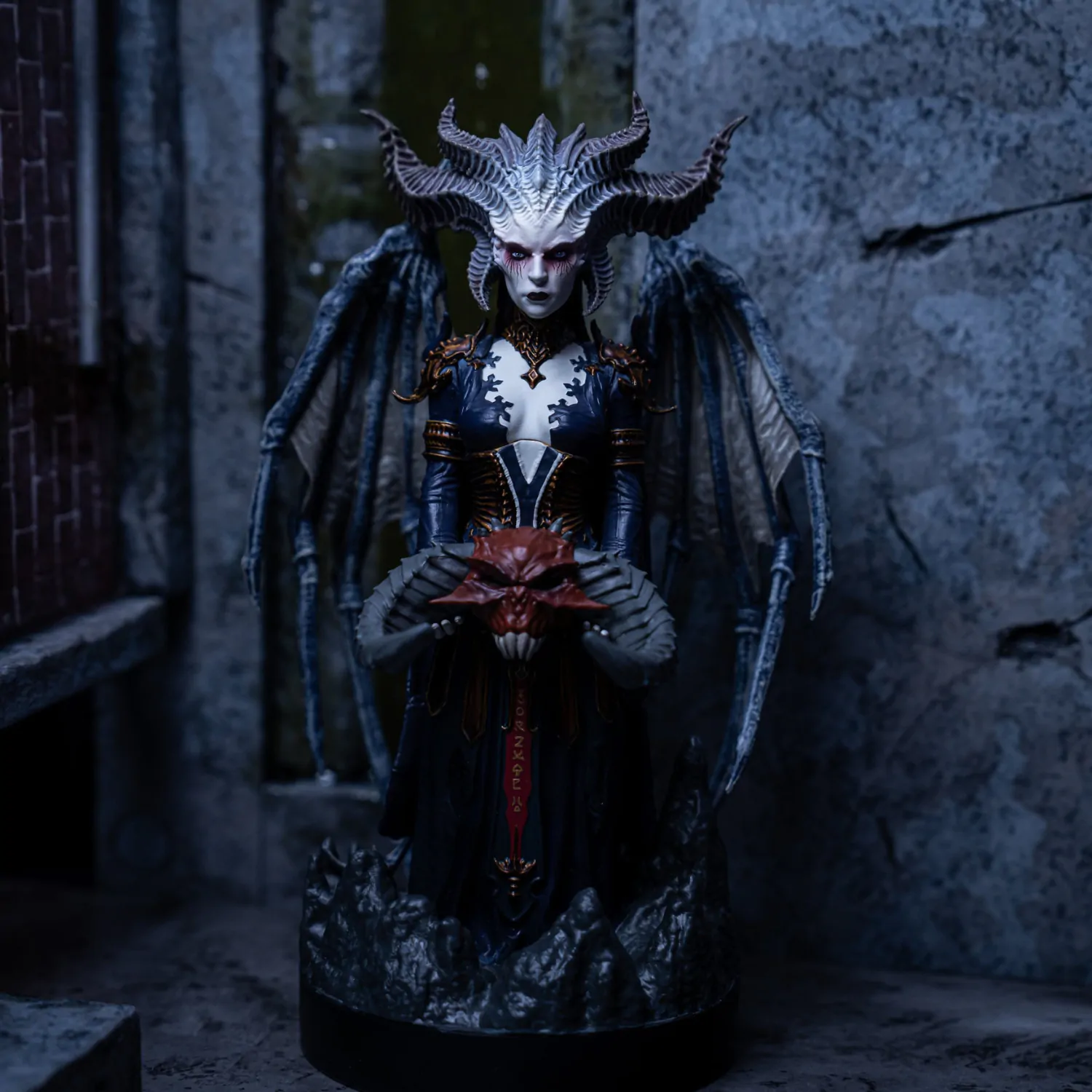 Diablo Cable Lilith kontroller/telefon tartó Cable Guy figura 22 cm termékfotó