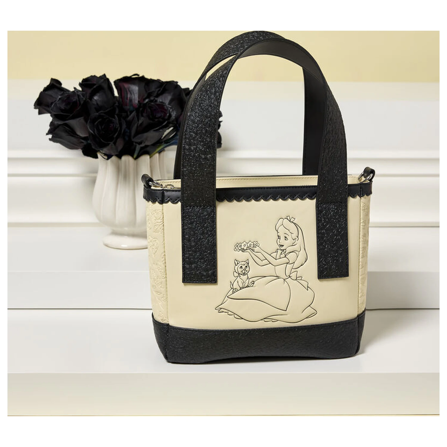 Disney Alice Csodaországban mini keresztpántos táska termékfotó