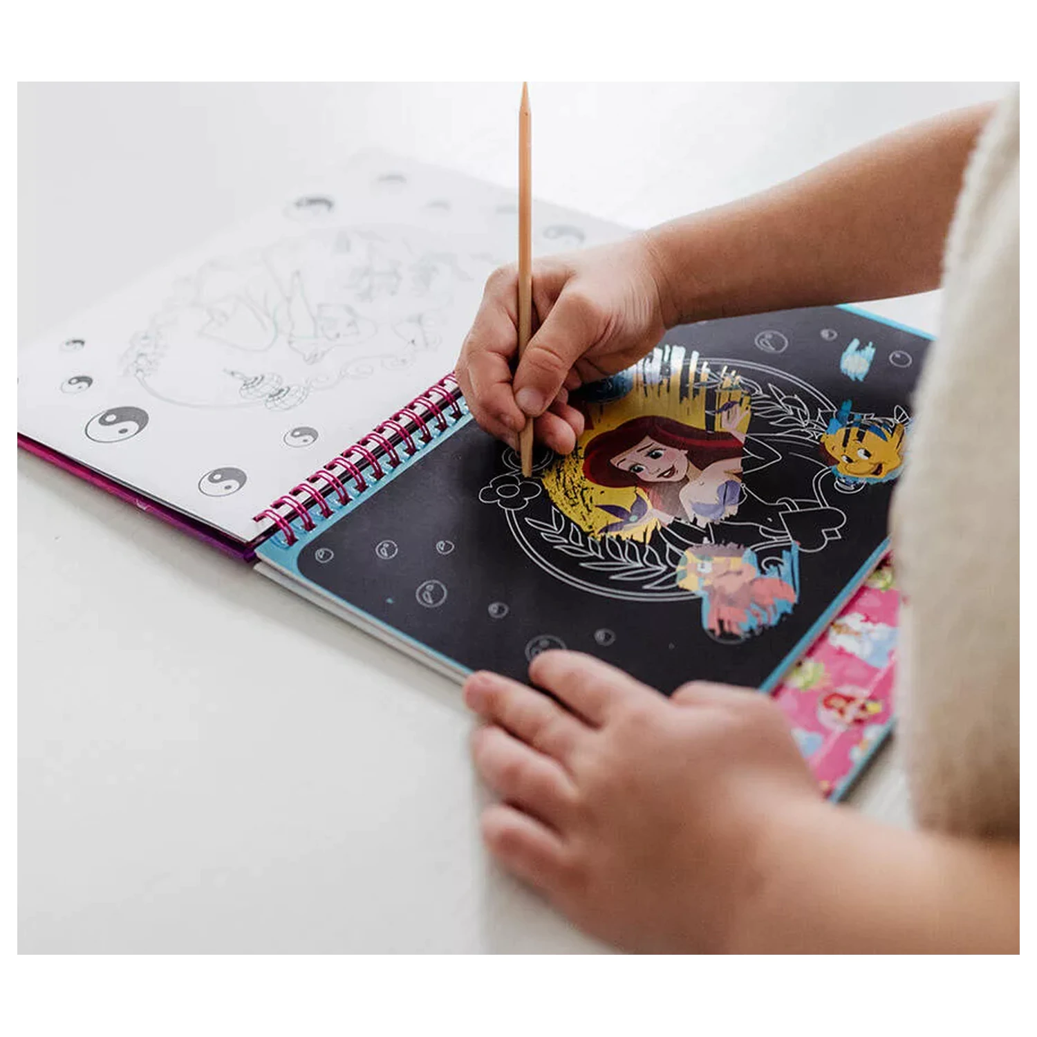 Disney Hercegnők Beauty scratch képkarcoló készlet és activity szett termékfotó