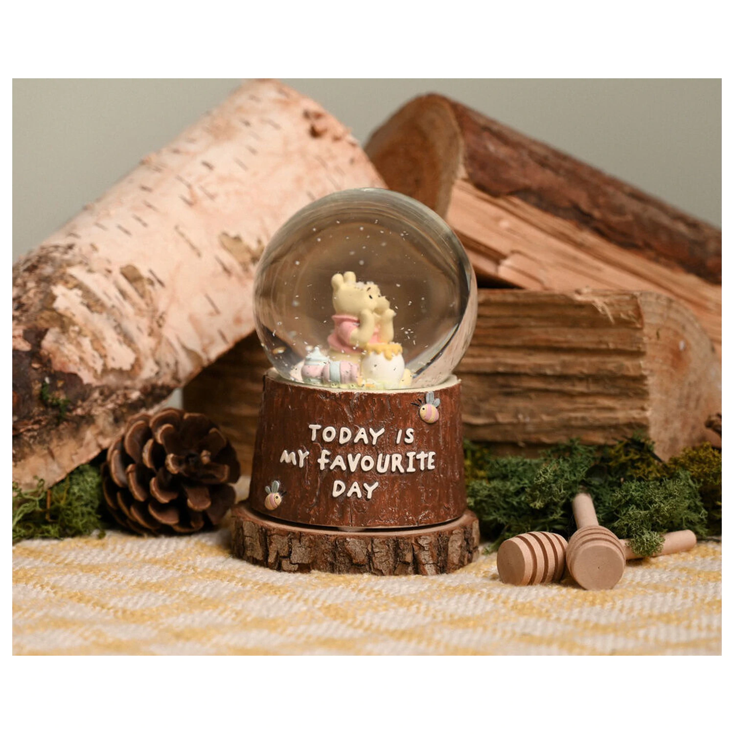 Disney Micimackó hógömb termékfotó