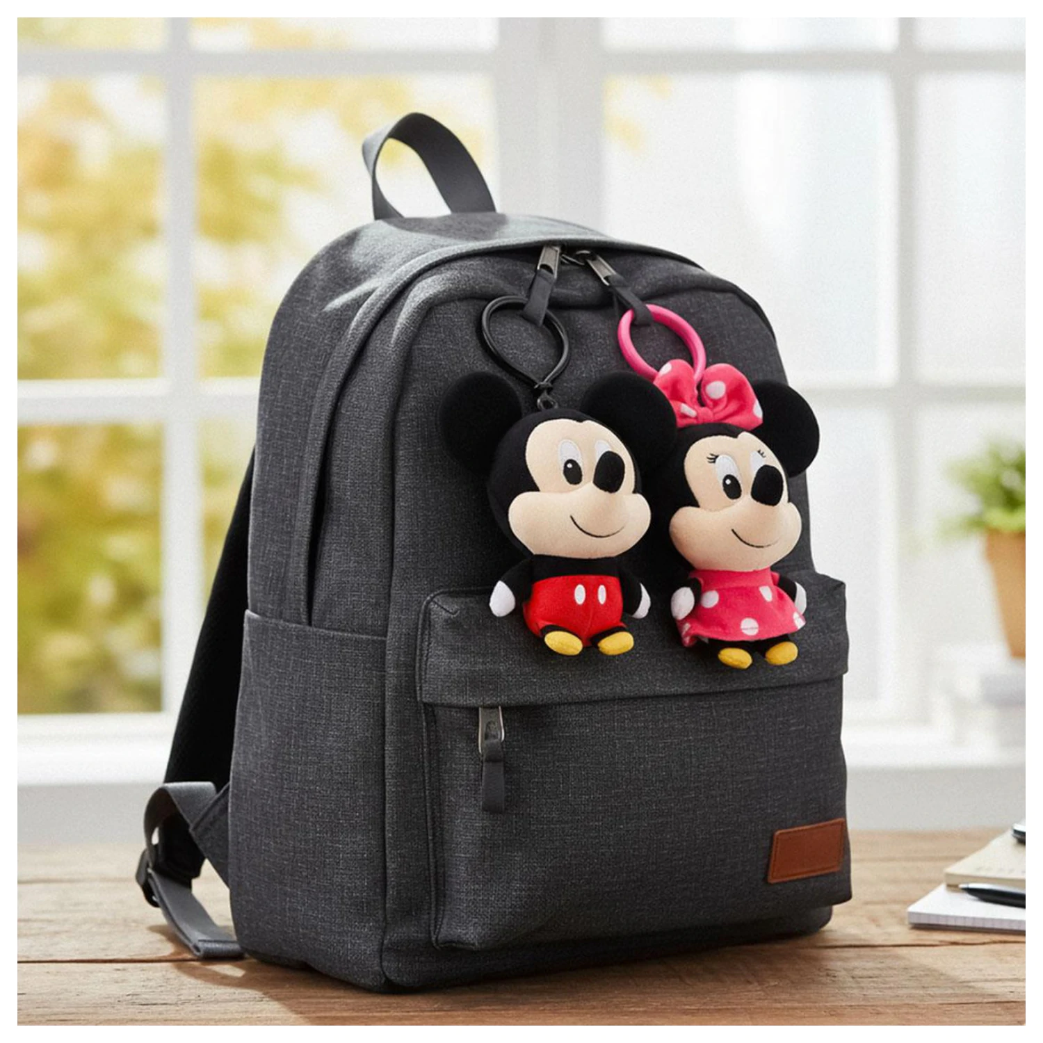 Disney Minnie Smile 3D plüss figura akasztóval, táskadísz 13 cm termékfotó