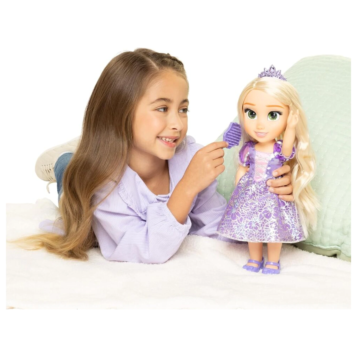 Disney Tangled Aranyhaj játék baba 38cm termékfotó
