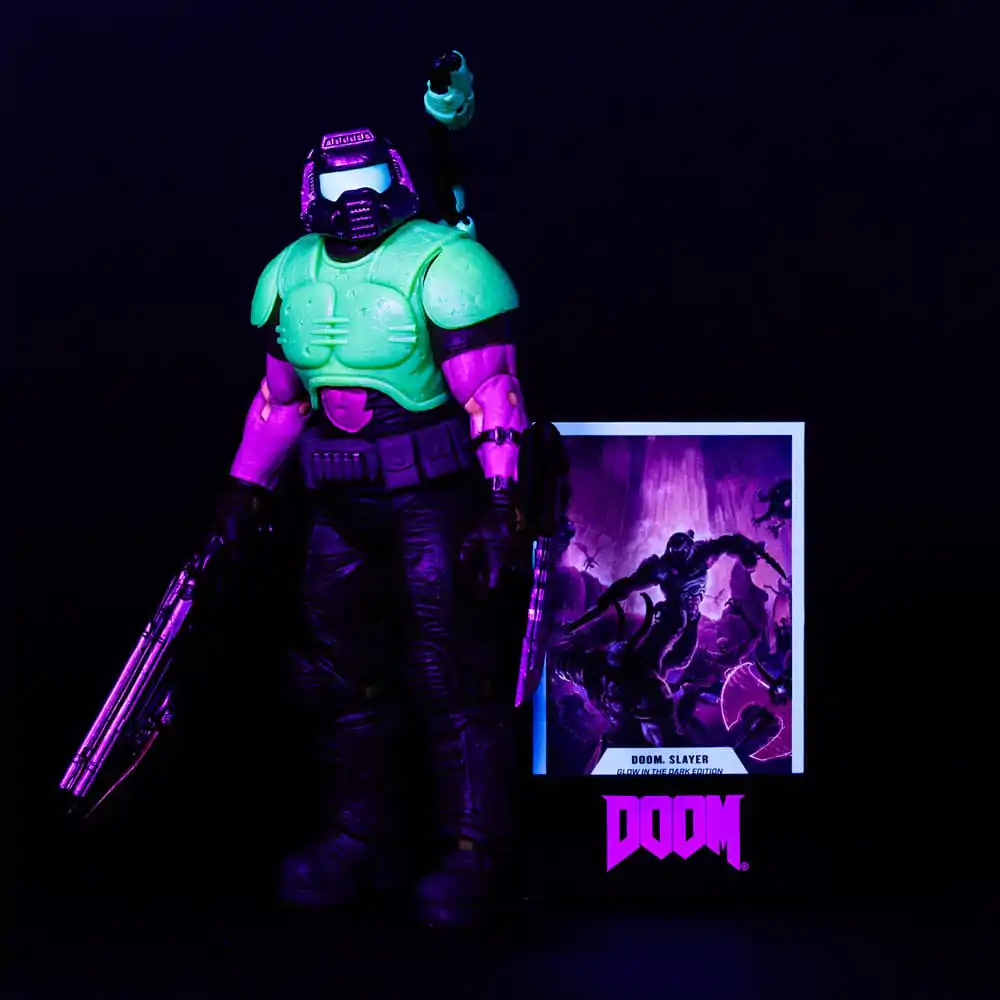 Doom Eternal Doom Slayer Classic (Glow In The Dark Edition) Gold Label akciófigura 18 cm termékfotó