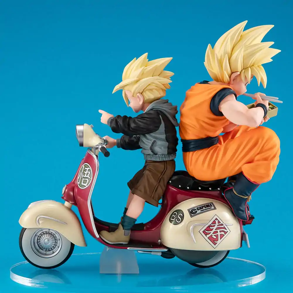 Dragonball Z 05 Desktop Real McCoy Super Saiyan Son Goku & Super Saiyan Son Gohan & Motorbike PVC Diorama szobor figura 16 cm termékfotó