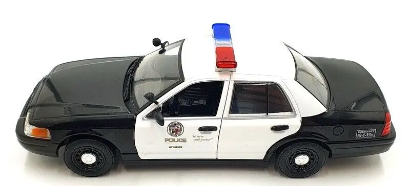 Drive (2011) Diecast Model 1/24 2001 Ford Crown Victoria Police Interceptor LAPD termékfotó