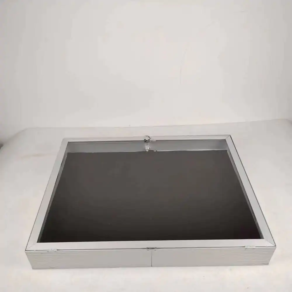 Evoretro Aluminum bemutató doboz vitrin termékfotó