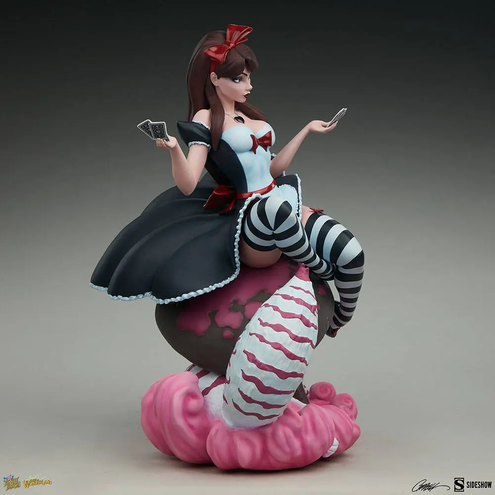 Fairytale Fantasies Collection Alice in Wonderland Game of Hearts Edition szobor figura 34 cm termékfotó