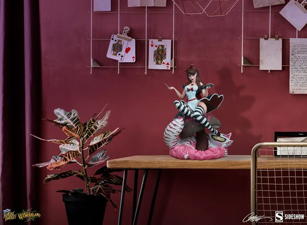 Fairytale Fantasies Collection Alice in Wonderland Game of Hearts Edition szobor figura 34 cm termékfotó