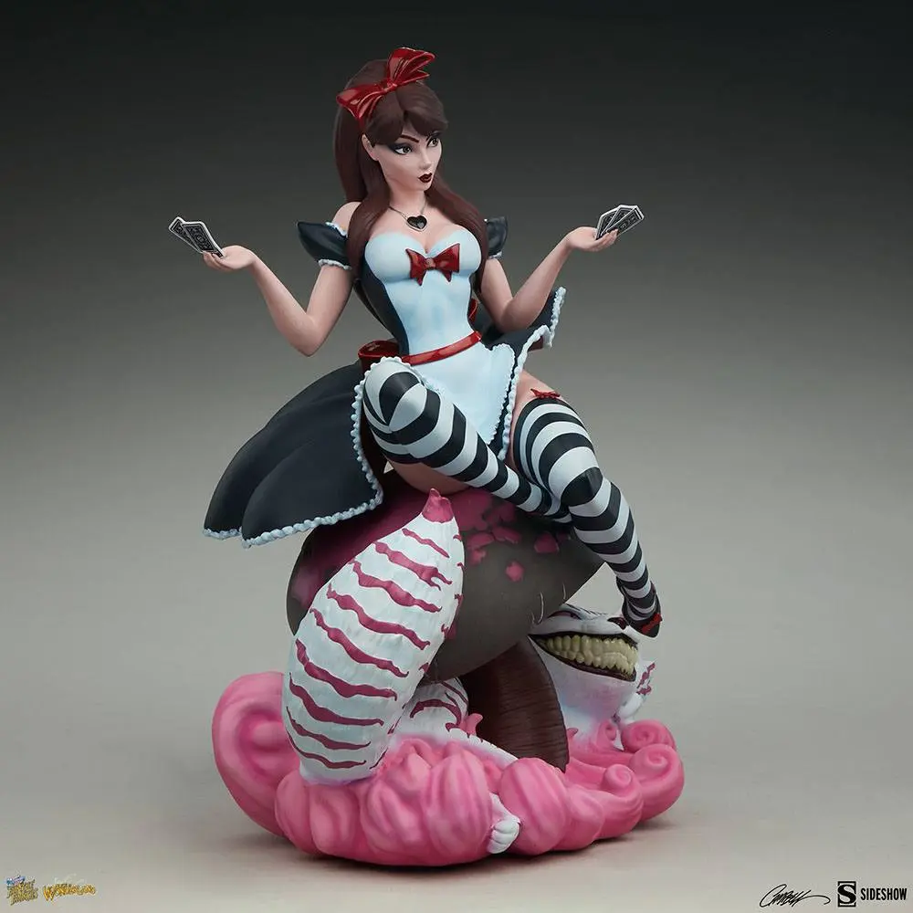 Fairytale Fantasies Collection Alice in Wonderland Game of Hearts Edition szobor figura 34 cm termékfotó