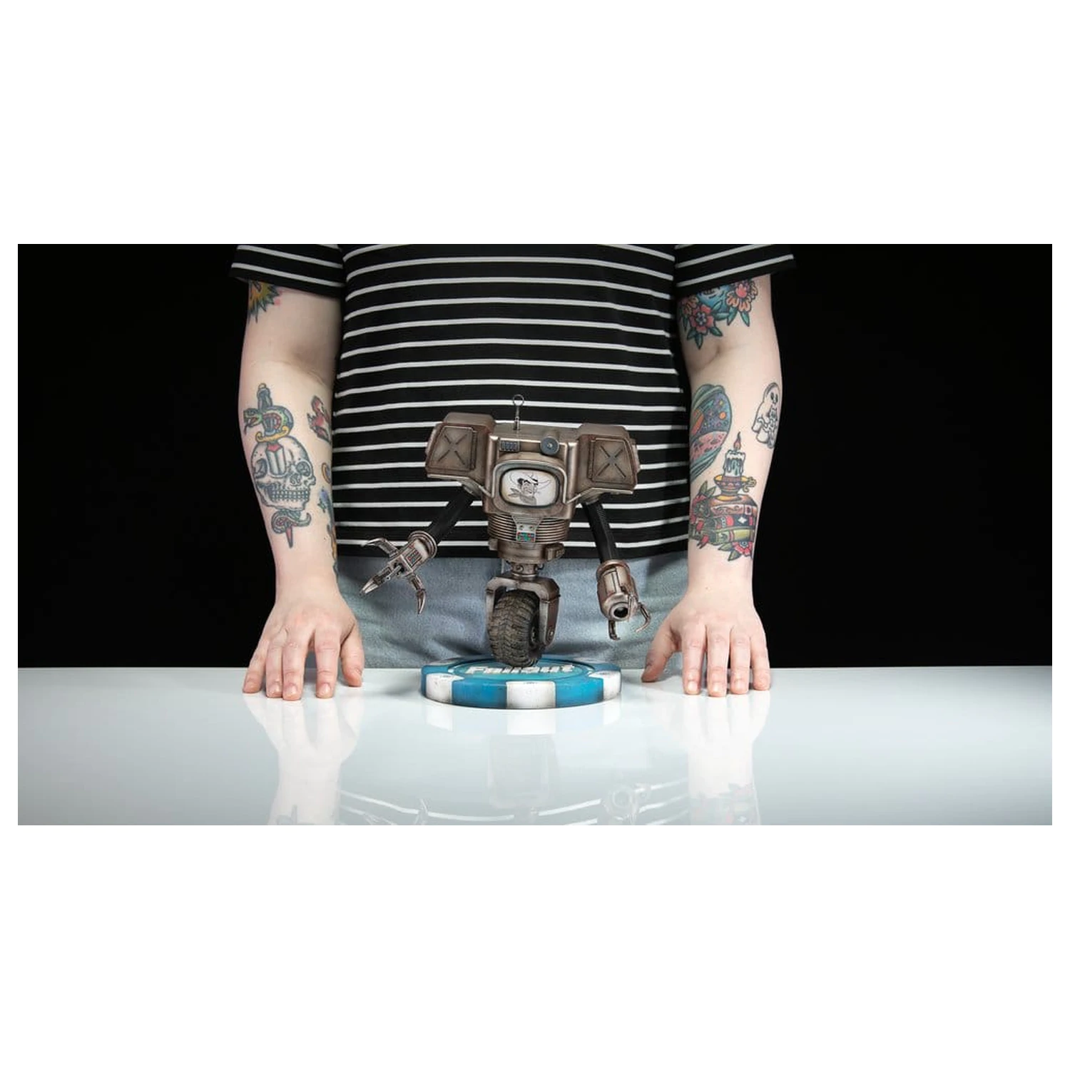 Fallout (Amazon) PVC figura Victor the Securitron 25 cm termékfotó