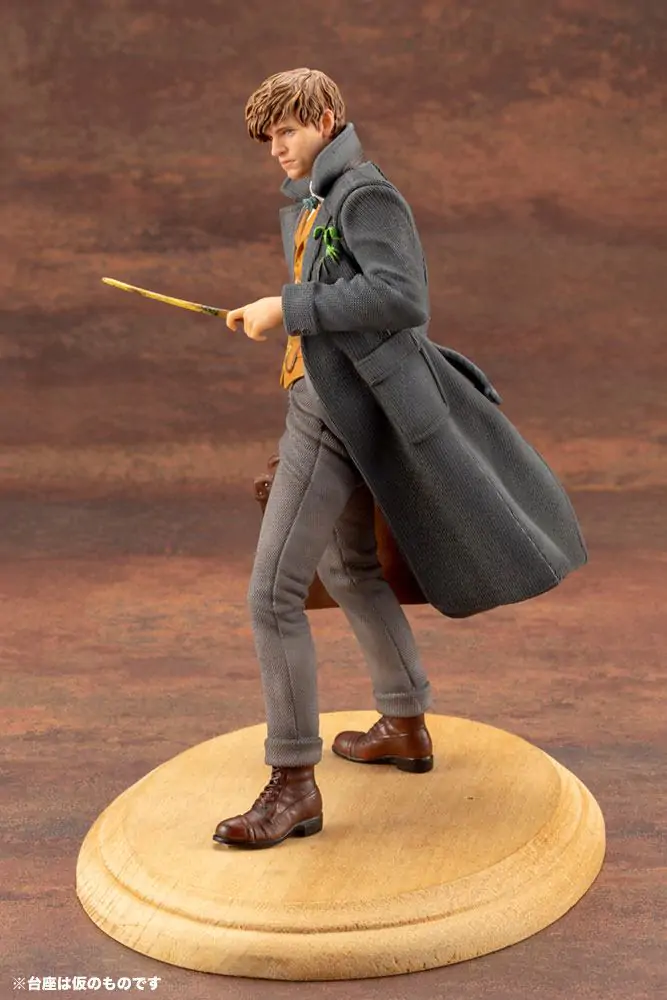 Fantastic Beasts 2 ARTFX+ 1/10 Newt Scamander PVC szobor figura 18 cm termékfotó