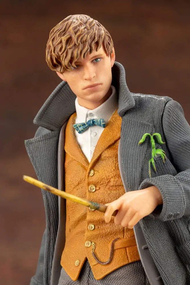 Fantastic Beasts 2 ARTFX+ 1/10 Newt Scamander PVC szobor figura 18 cm termékfotó