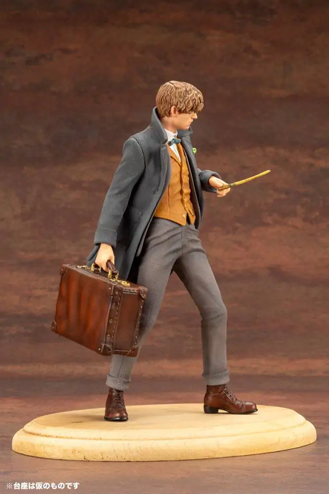 Fantastic Beasts 2 ARTFX+ 1/10 Newt Scamander PVC szobor figura 18 cm termékfotó