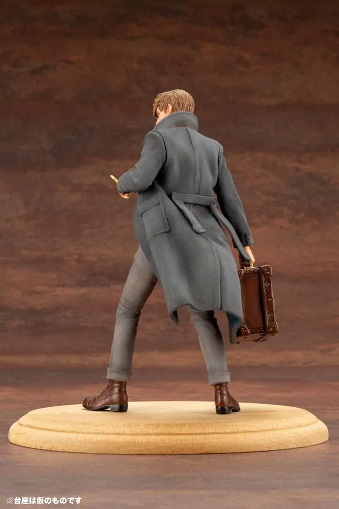 Fantastic Beasts 2 ARTFX+ 1/10 Newt Scamander PVC szobor figura 18 cm termékfotó