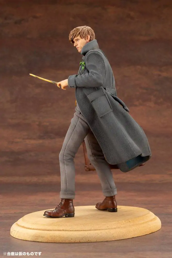 Fantastic Beasts 2 ARTFX+ 1/10 Newt Scamander PVC szobor figura 18 cm termékfotó