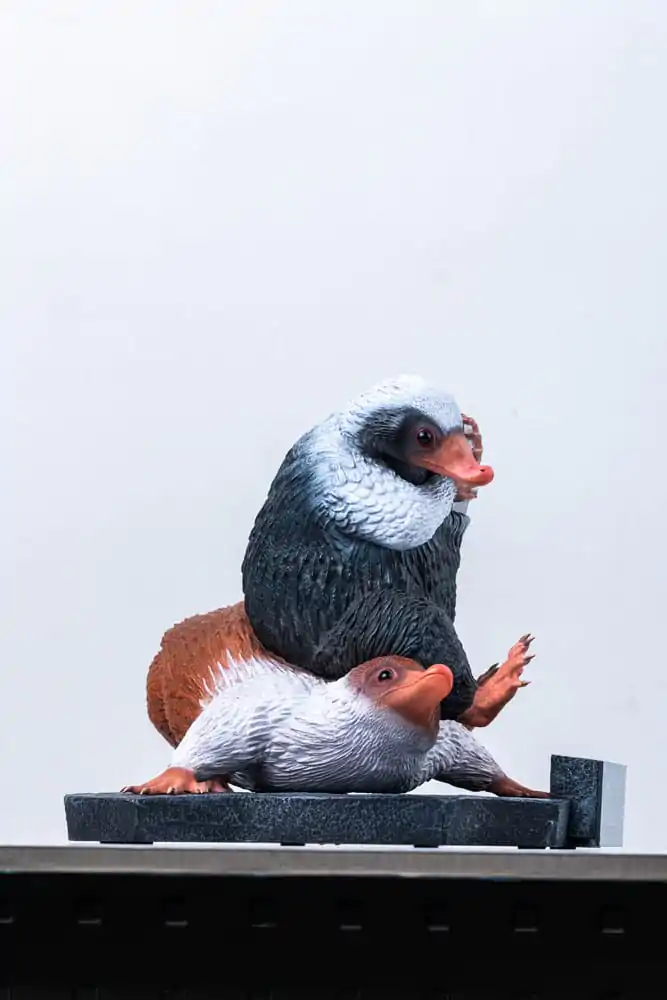 Fantastic Beasts Niffler 2 életnagyságú szobor figura 22 cm termékfotó
