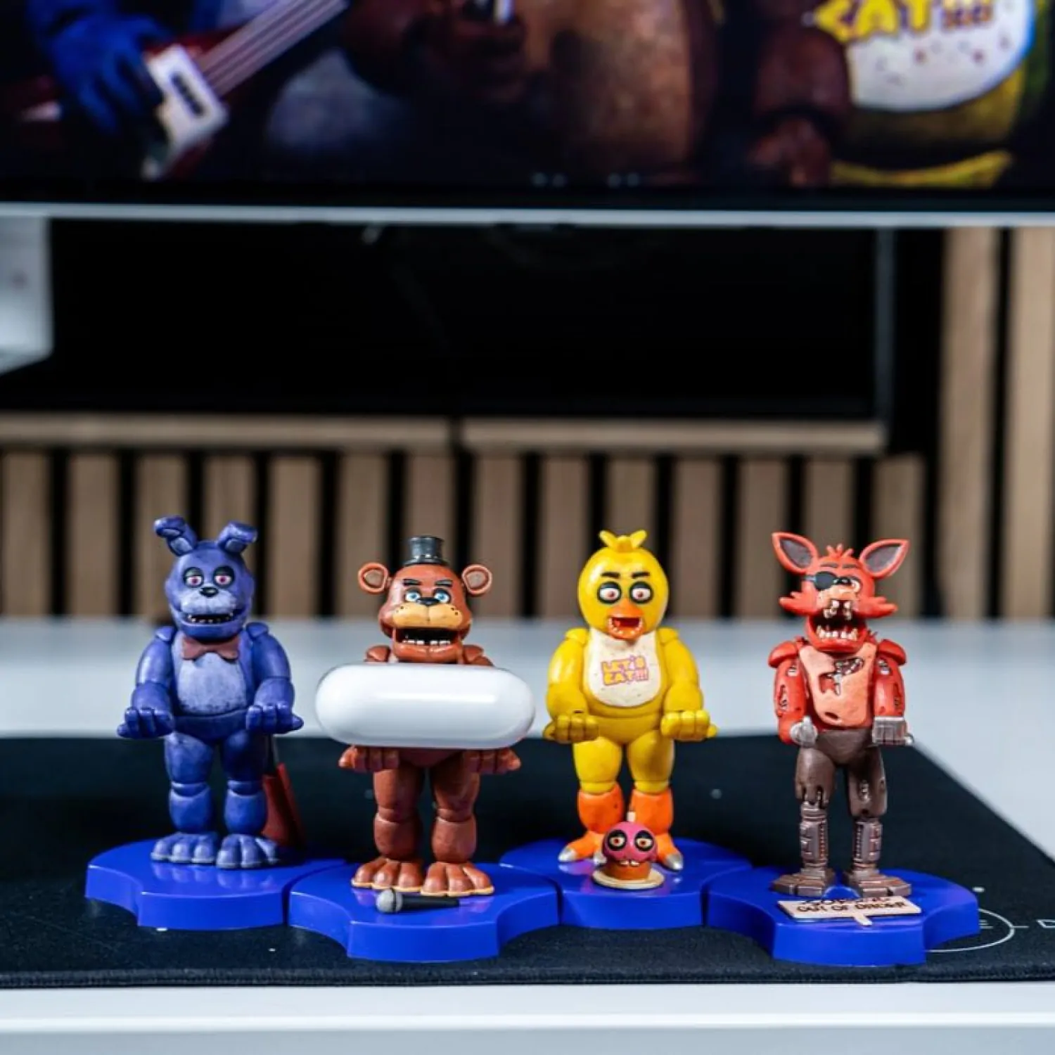 Five Nights at Freddy's Chica Mini Cable Guy Earbuds/okosóra tartó figura termékfotó