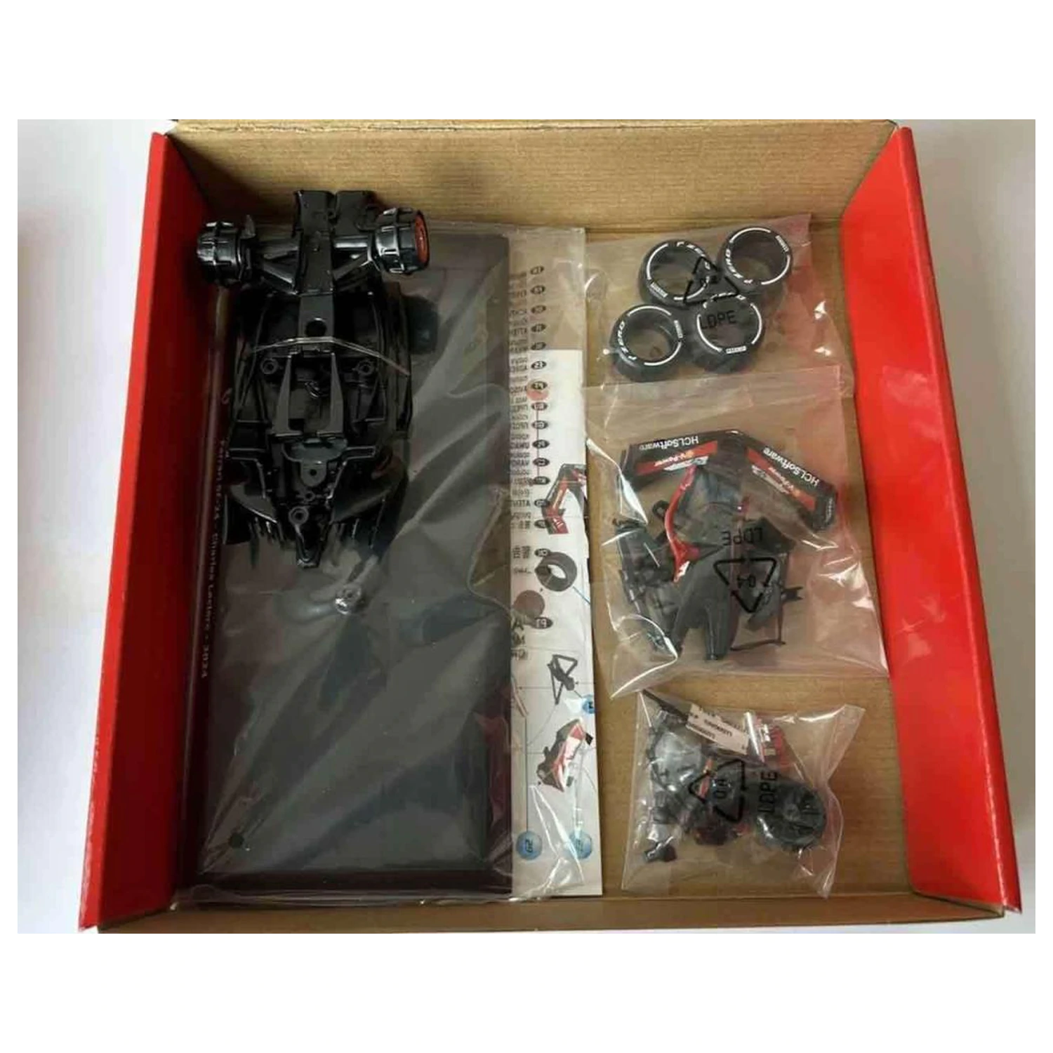 Formula 1 F1 Ferrari SF-24 N.16 Charles Leclerc modell készlet 1/24 termékfotó