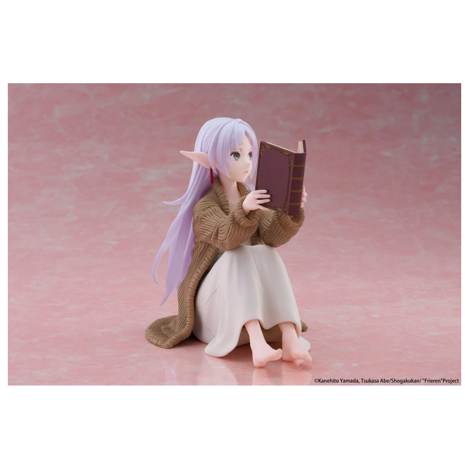 Frieren: Beyond Journey's End Desktop Cute Figure Frieren Roomwear Ver. PVC szobor figura 13 cm     termékfotó