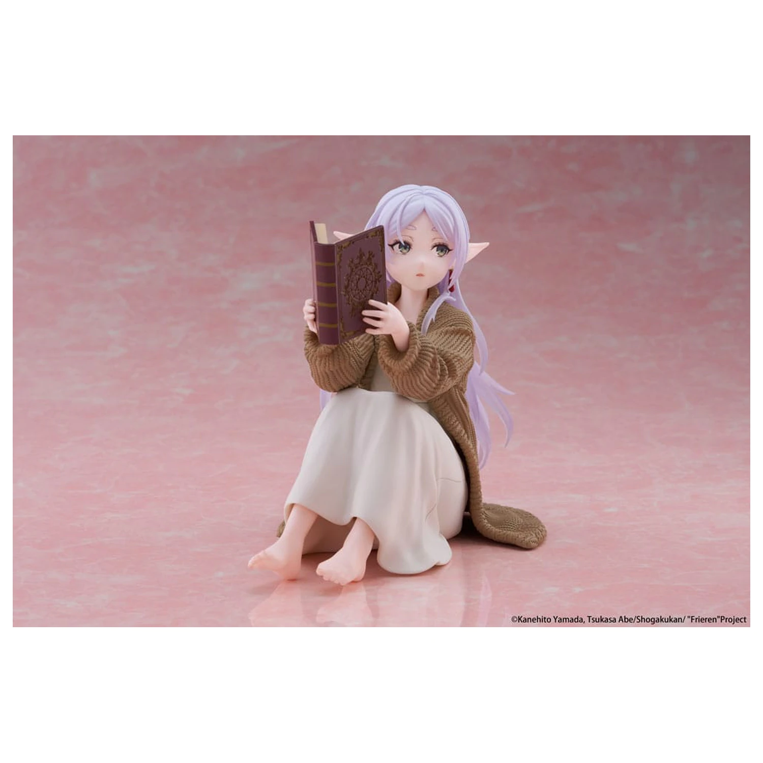Frieren: Beyond Journey's End Desktop Cute Figure Frieren Roomwear Ver. PVC szobor figura 13 cm     termékfotó