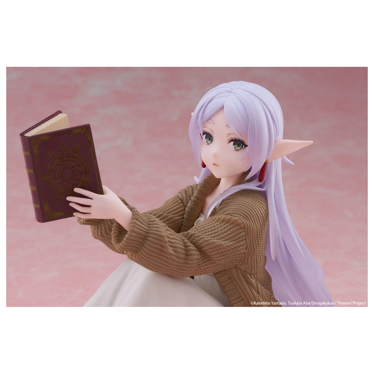 Frieren: Beyond Journey's End Desktop Cute Figure Frieren Roomwear Ver. PVC szobor figura 13 cm     termékfotó